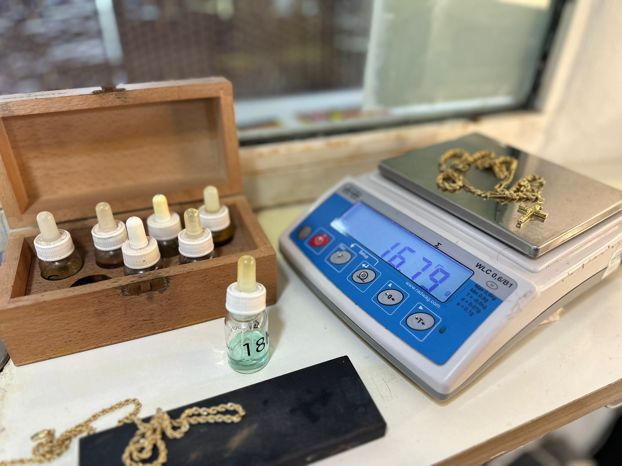 Procedimiento de pesaje del oro
